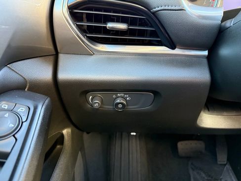 Used 2023 Chevrolet Traverse LT image 16