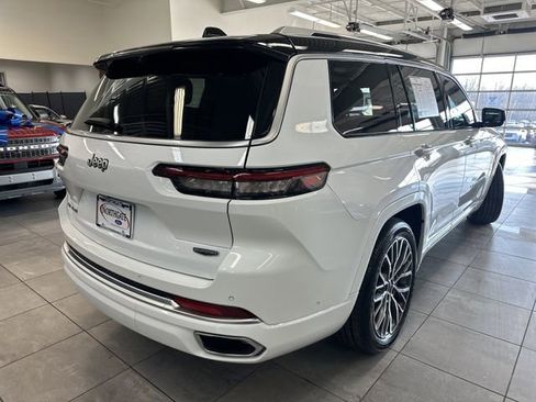 Used 2023 Jeep Grand Cherokee L Summit w/ Advanced Protech Group IV AWD/4WD image 14