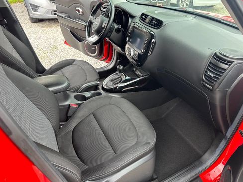 Used 2019 Kia Soul + w/ Audio Package FWD image 16