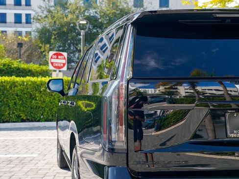 Used 2025 Cadillac Escalade Sport Platinum w/ LPO, ONYX Package image 46