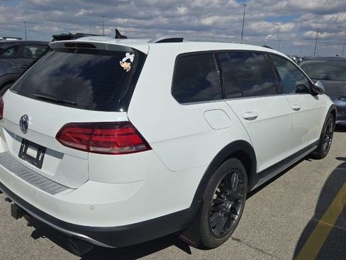 Used 2019 Volkswagen Golf Alltrack image 4