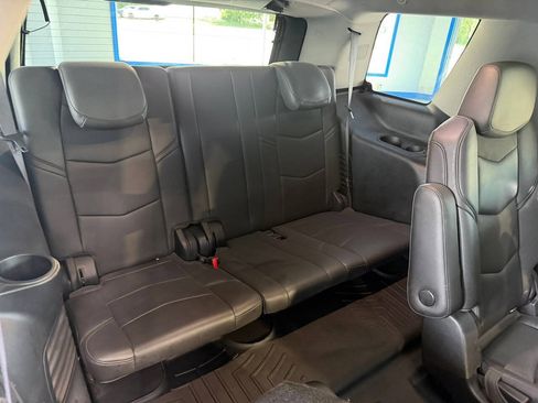 Used 2016 Cadillac Escalade Luxury AWD/4WD image 21