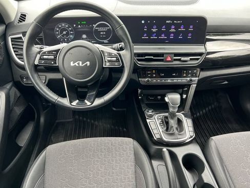 Used 2024 Kia Seltos S FWD image 2