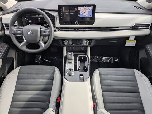 New 2026 Mitsubishi Outlander SE image 16