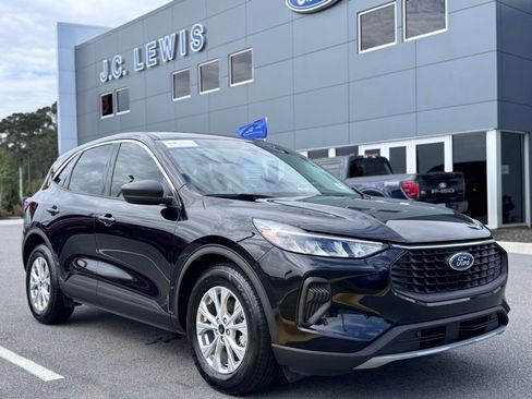 Used 2023 Ford Escape Active image 1