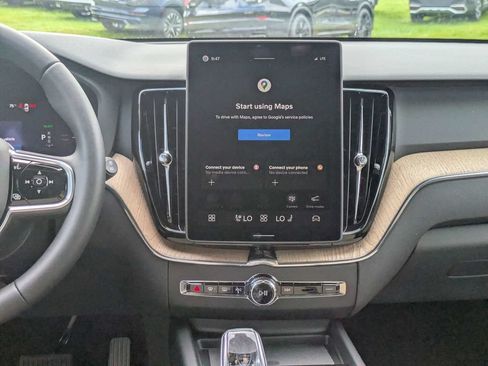 New 2026 Volvo XC60 T8 Plus w/ Climate Package PRO AWD/4WD image 19