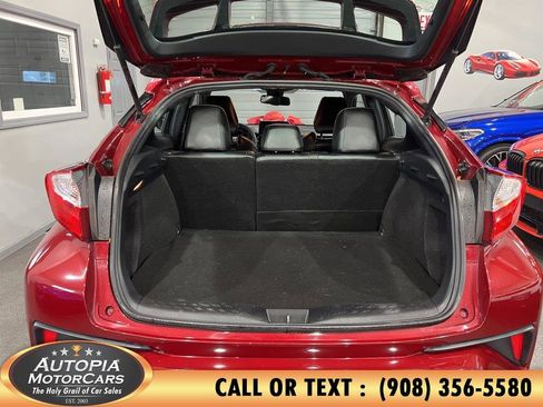 Used 2019 Toyota C-HR LE FWD image 17