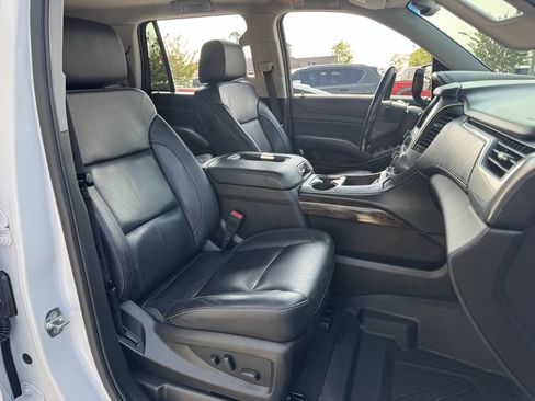 Used 2020 Chevrolet Tahoe LT w/ Luxury Package RWD image 13