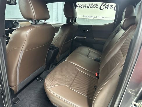 Used 2016 Toyota Tacoma Limited image 3