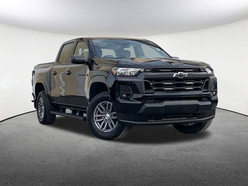 Used 2024 Chevrolet Colorado LT w/ LT Convenience Package II image 2