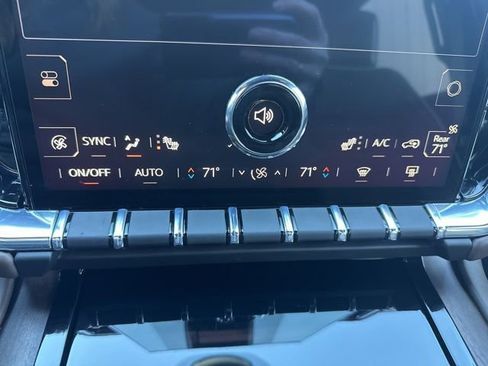 Used 2025 GMC Yukon Denali Ultimate w/ LPO, Floor Liner Package image 28