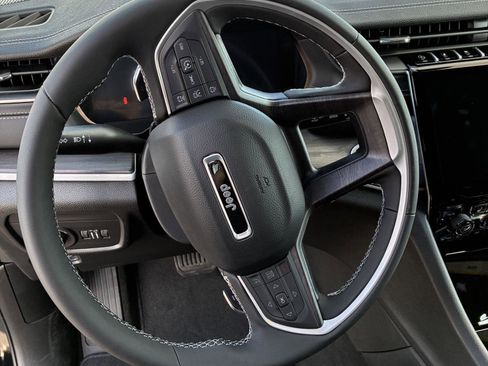 New 2025 Jeep Grand Cherokee Limited w/ Black Appearance Package image 6