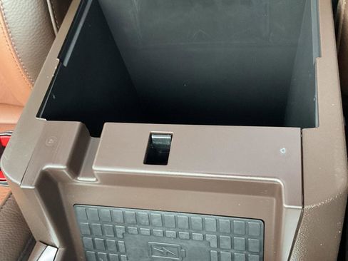 Used 2024 Ford Explorer King Ranch w/ Technology Package image 20