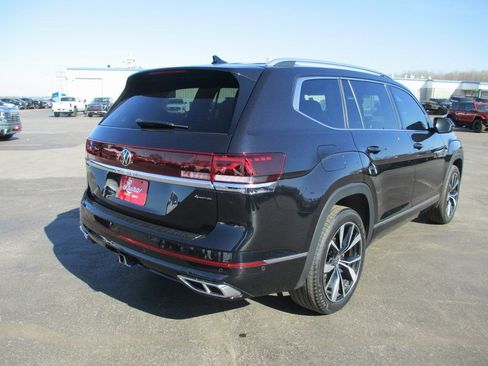 Used 2024 Volkswagen Atlas SEL Premium R-Line image 4