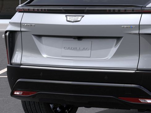 New 2026 Cadillac Lyriq Luxury w/ LPO, Bronce Accent Package RWD image 38