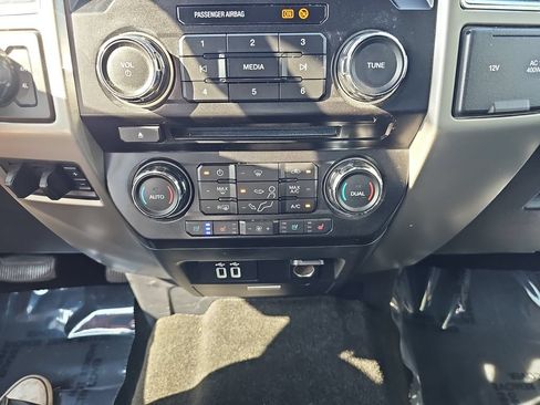Used 2017 Ford F250 Lariat w/ Lariat Value Package AWD/4WD image 23