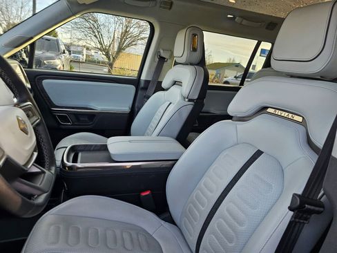 Used 2023 Rivian R1S Launch Edition image 27