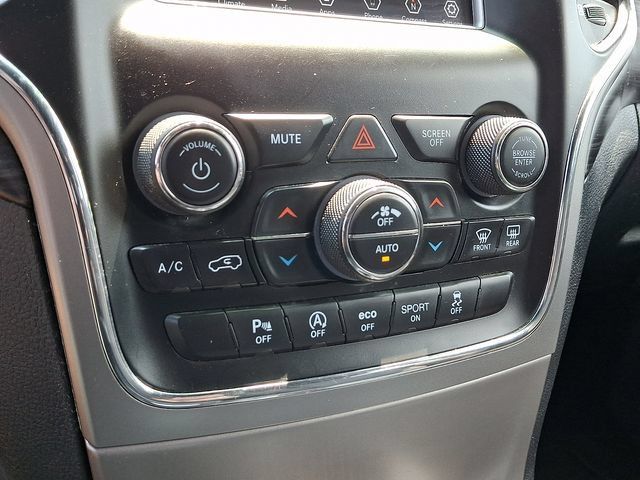 Used 2020 Jeep Grand Cherokee Laredo AWD/4WD image 15