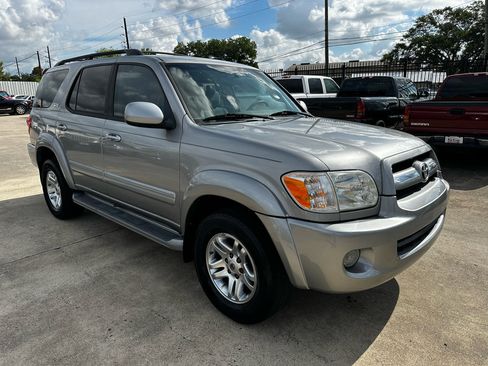 Used 2005 Toyota Sequoia SR5 image 7