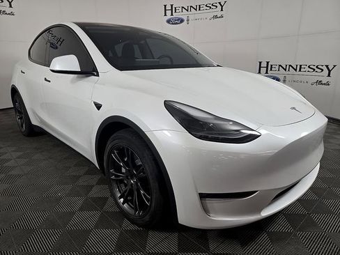 Used 2024 Tesla Model Y Long Range AWD/4WD image 4