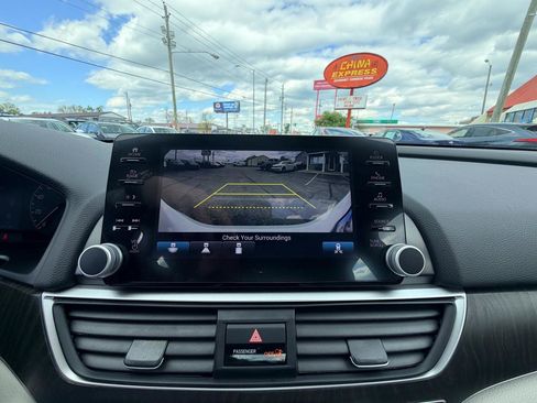 Used 2021 Honda Accord EX image 29