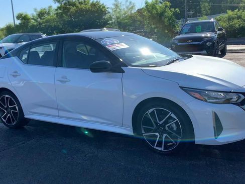Used 2024 Nissan Sentra SR FWD image 2