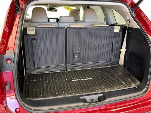 Used 2021 Toyota Highlander XLE image 28