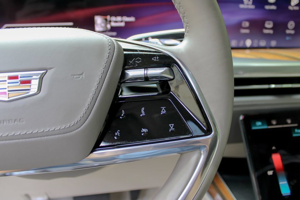 Used 2025 Cadillac Escalade ESV Sport Platinum AWD/4WD image 16