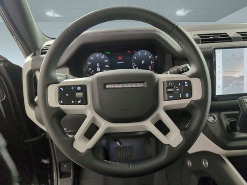 Used 2025 Land Rover Defender 90 S image 14