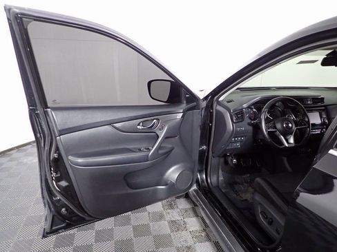 Used 2020 Nissan Rogue SV image 23