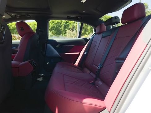 Used 2026 BMW i5 eDrive40 RWD image 9