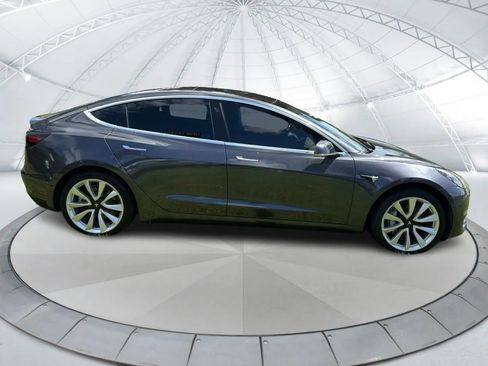Used 2018 Tesla Model 3 Mid Range image 4