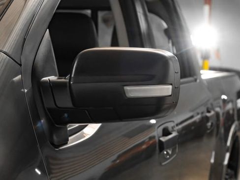 Used 2019 Nissan Titan PRO-4X image 37