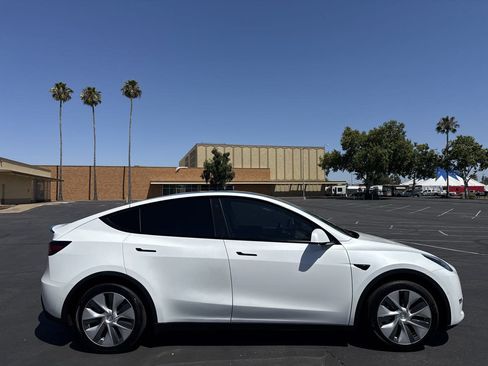 Used 2020 Tesla Model Y Long Range AWD/4WD image 8