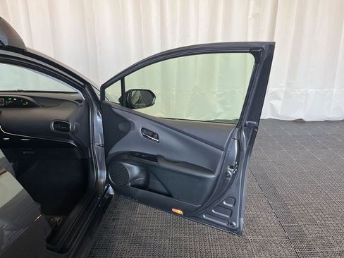 Used 2022 Toyota Prius XLE w/ Advanced Technology Package image 19