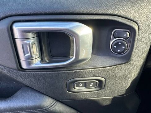Used 2022 Jeep Wrangler Unlimited Sahara AWD/4WD image 28