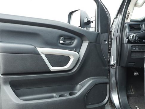 Used 2024 Nissan Titan SV w/ SV Convenience Package RWD image 22