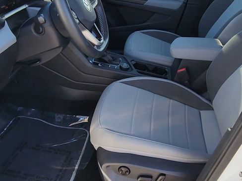 Used 2022 Volkswagen Taos SE w/ Panoramic Sunroof Package image 19