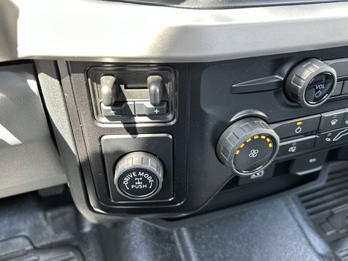 New 2026 Ford F250 XL w/ XL Chrome Package image 30