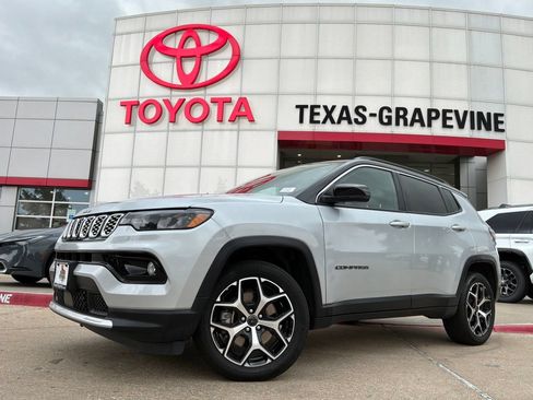 Used 2025 Jeep Compass Limited AWD/4WD image 2