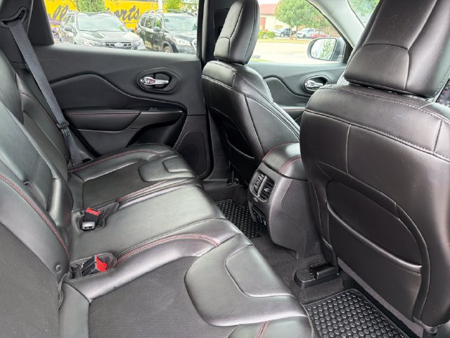 Used 2019 Jeep Cherokee Trailhawk AWD/4WD image 27