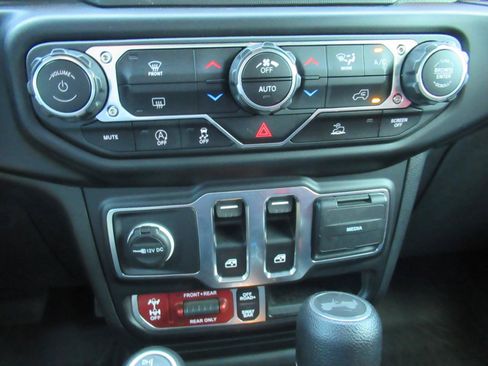 Used 2022 Jeep Wrangler Rubicon AWD/4WD image 24