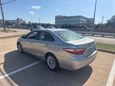 Used 2017 Toyota Camry LE FWD image 10