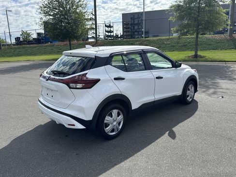 Used 2021 Nissan Kicks S FWD image 10