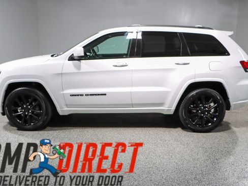 Used 2020 Jeep Grand Cherokee Altitude image 10