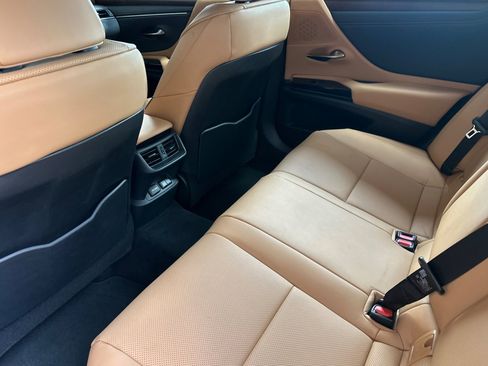Used 2025 Lexus ES 300h w/ Premium Package FWD image 26