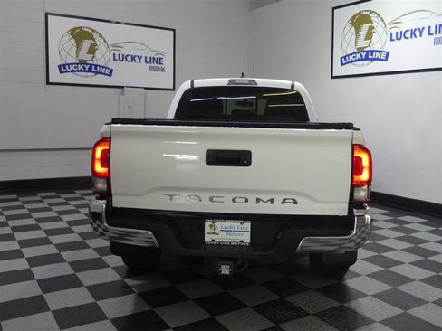 Used 2017 Toyota Tacoma TRD Off-Road w/ Tow Package image 8