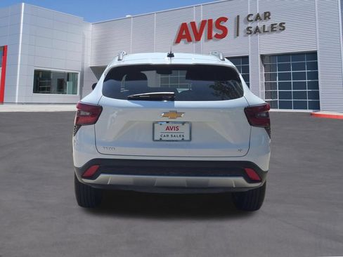 Used 2025 Chevrolet Trax LT w/ LT Convenience Package FWD image 5
