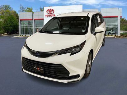 Used 2022 Toyota Sienna LE
