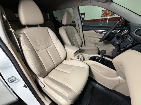 Used 2016 Nissan Rogue SL image 25